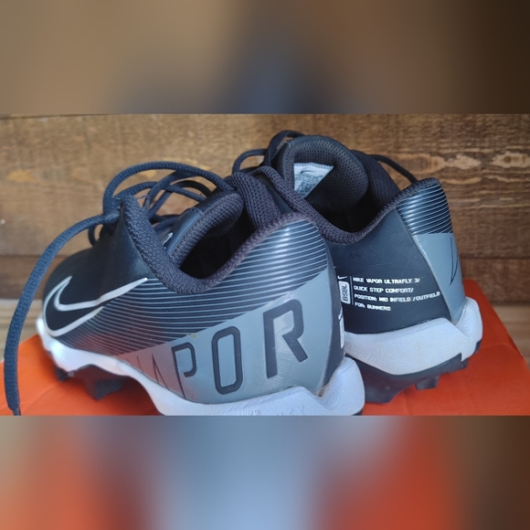 Nike Baseball Cleats - Picture 2 of 2